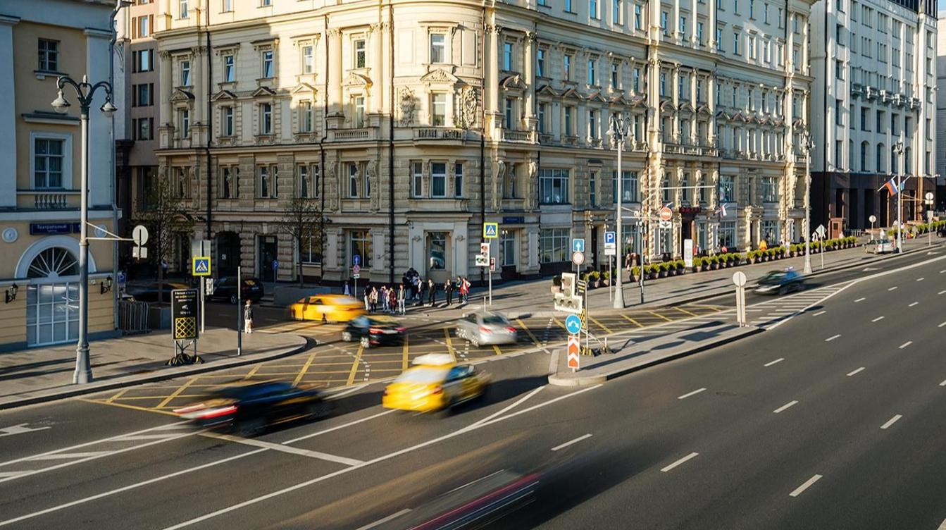 Новые переходы, светофоры и разметка делают столичные дороги безопаснее для всех участников движения