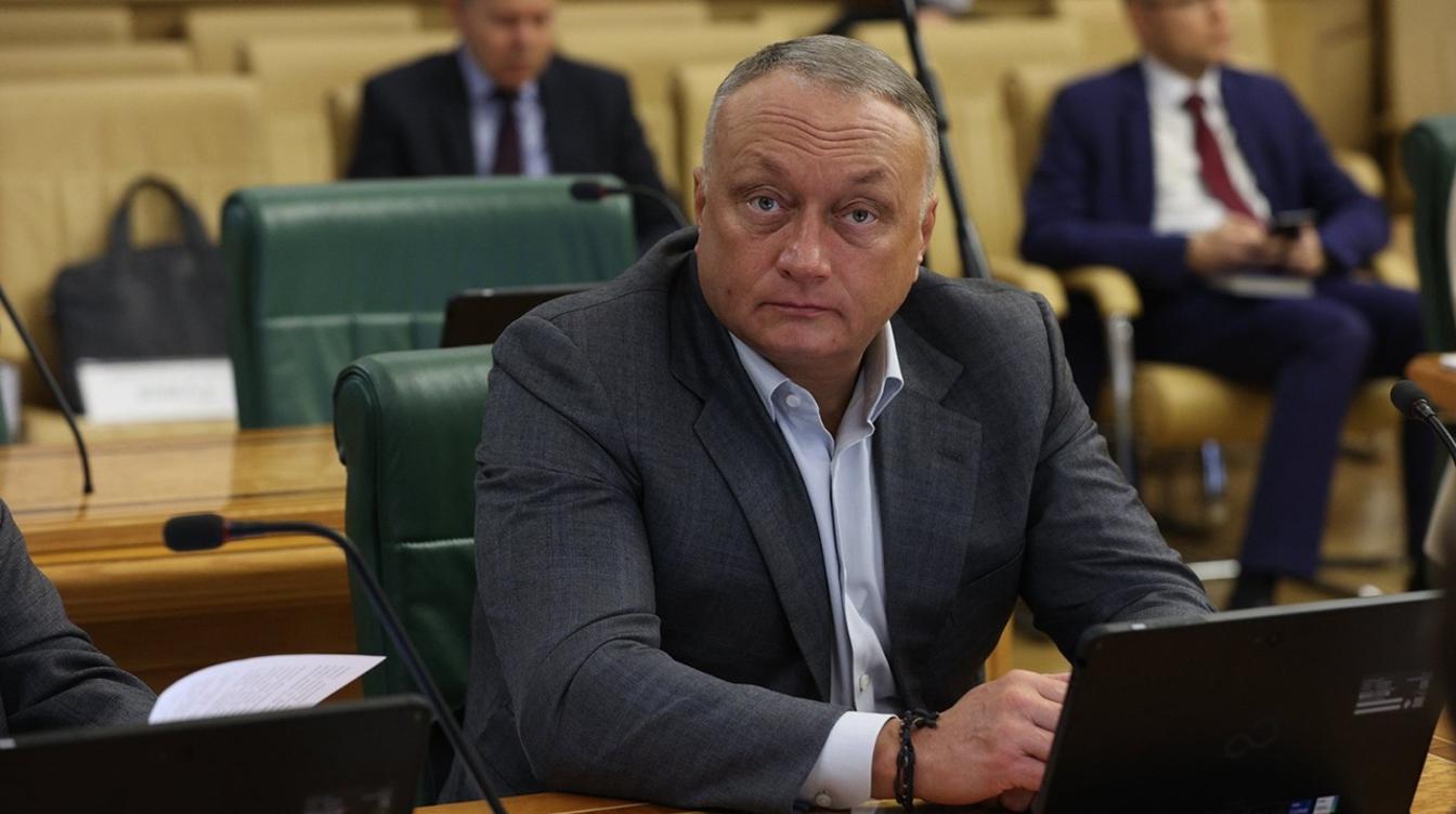 Парламентскую работу выполнял хорошо