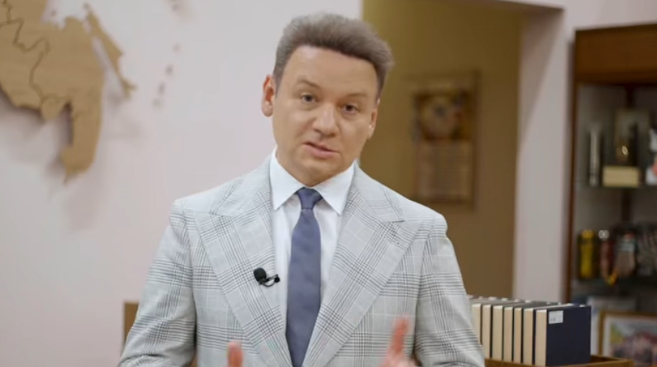 Шоумен Олешко рассказал, какие песни поет в душе