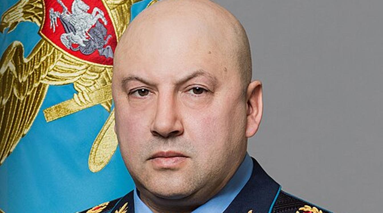 "Пропавший" генерал Суровикин попал на фото на другом континенте