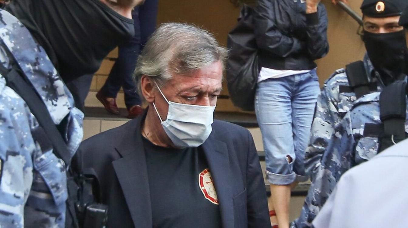 Стало известно о секретных встречах Ефремова с любовницей в колонии
