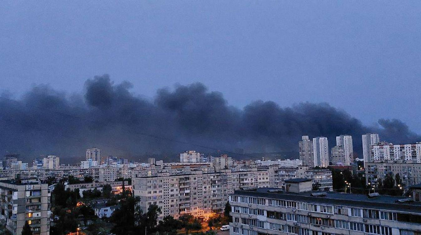 Весь город в дыму: Киев пережил одну из самых сильных атак за время СВО
