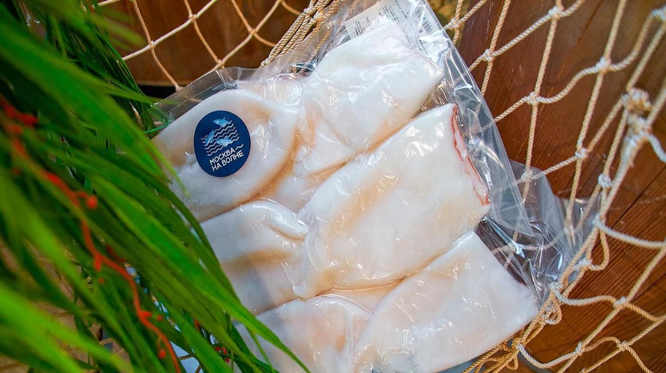 На рыбные рынки "Москва - на волне" завезли командорского кальмара