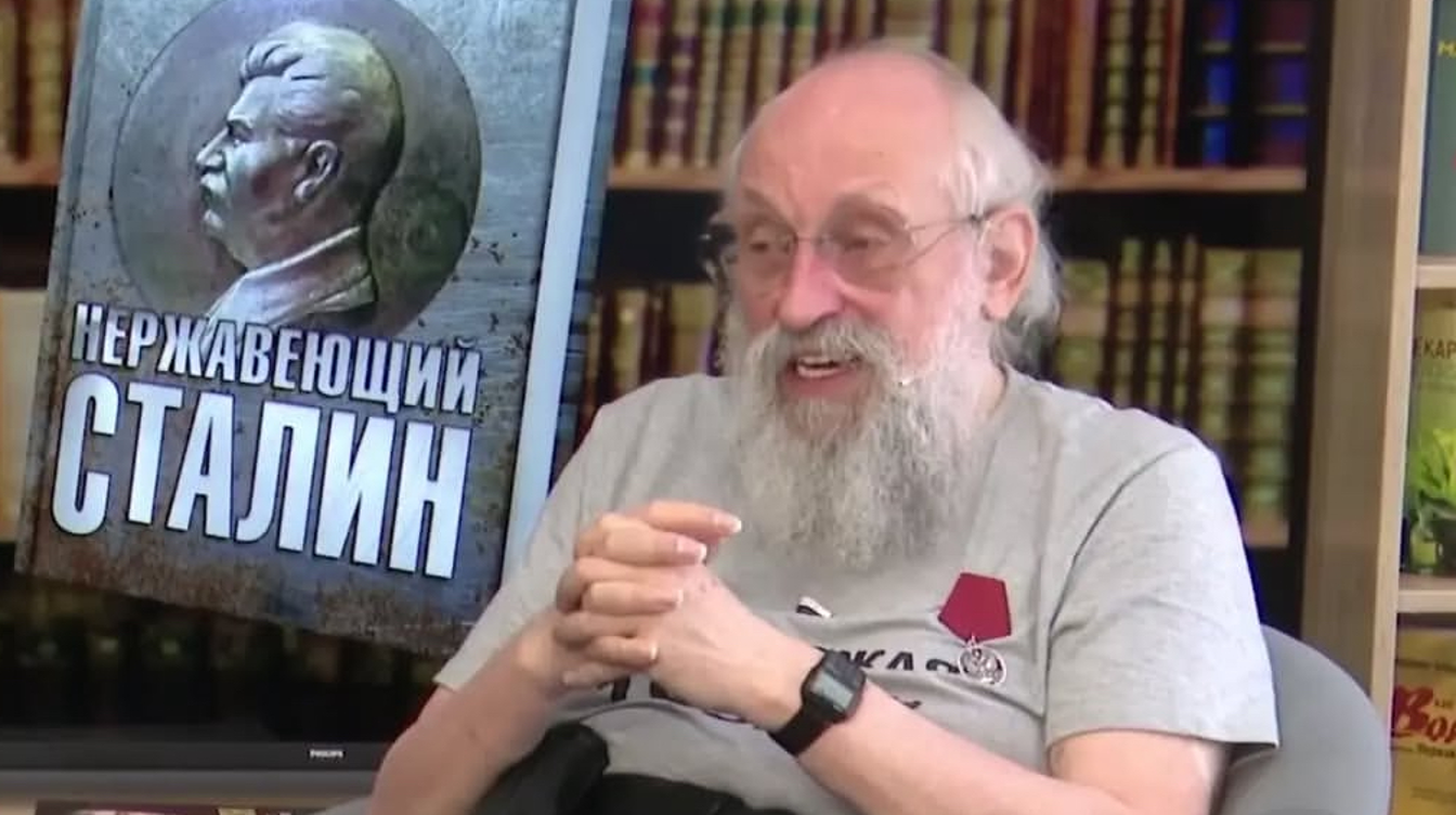 Телеведущий и эрудит Анатолий Вассерман объявлен в розыск: что произошло