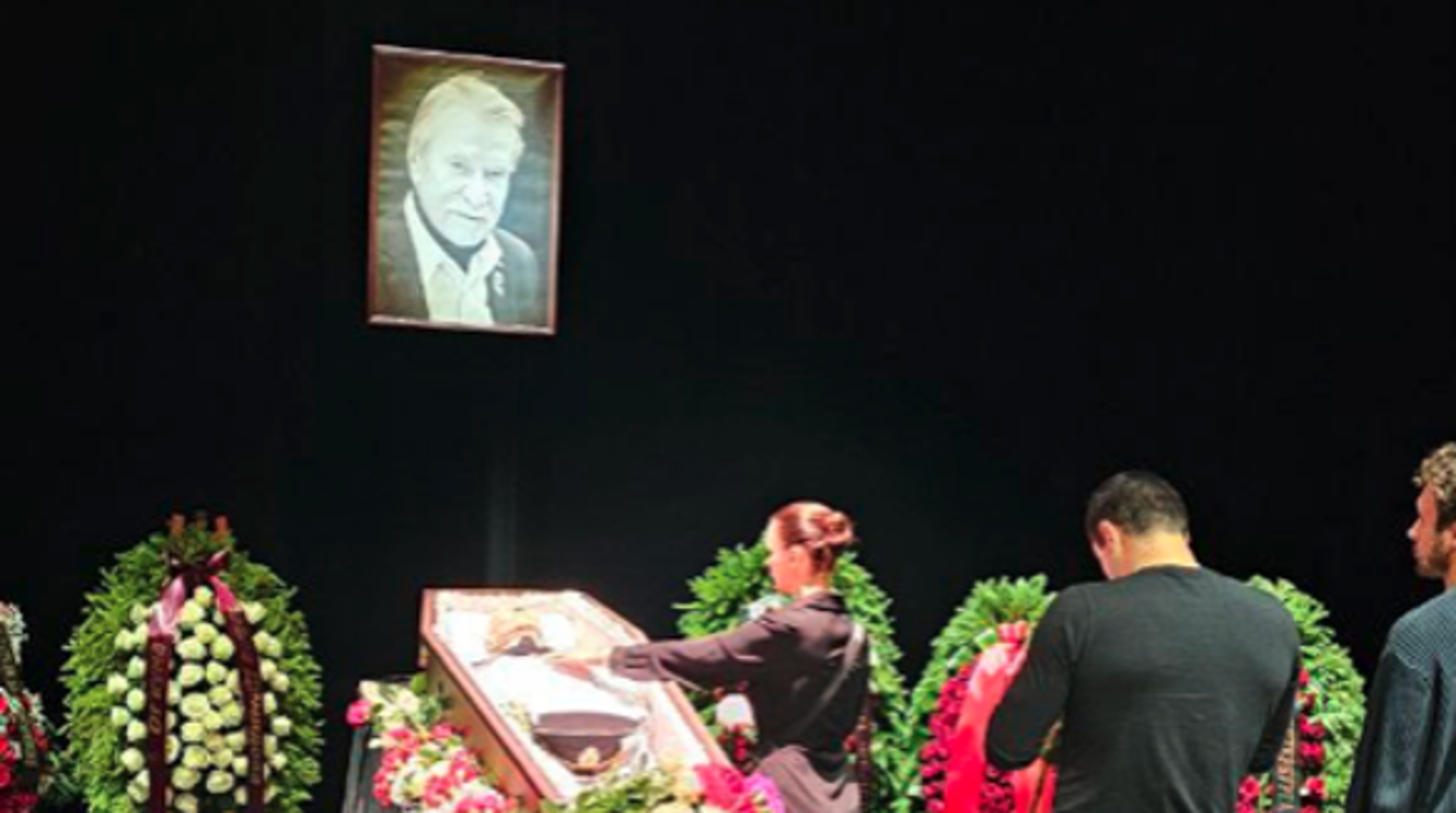 Появилось фото неузнаваемого Краско в гробу