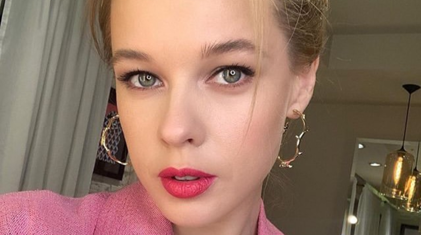 Екатерина Шпица выставила полностью голое фото из душа