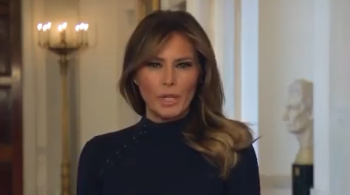 Наряд Мелании Трамп во время визита в Лондон смутил публику