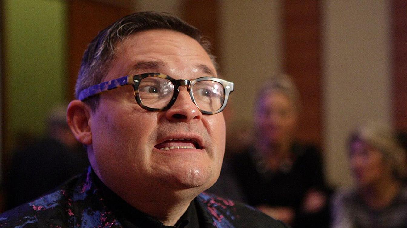 Как бомжей прогнал: беглый Васильев устроил грязный скандал с россиянами в Европе