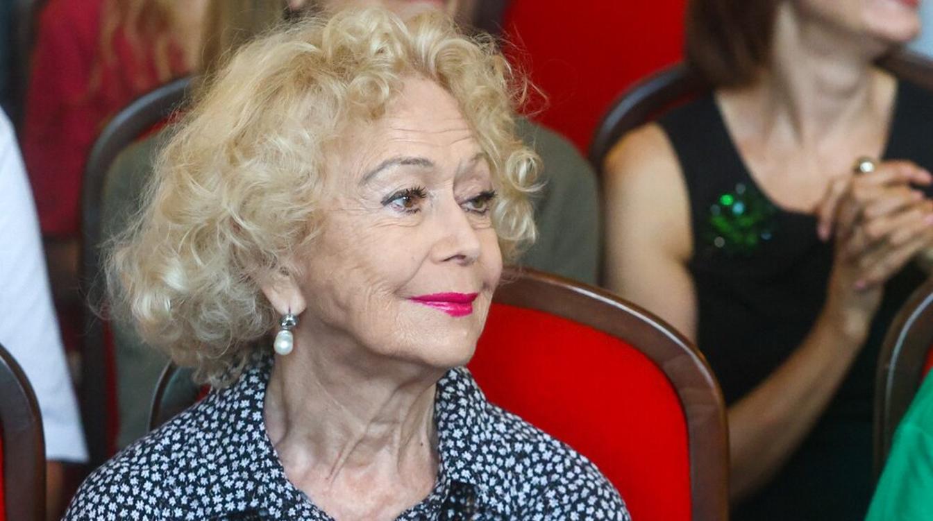 "Трогать не надо": Немоляева в ужасе от пересъемки "Служебного романа"