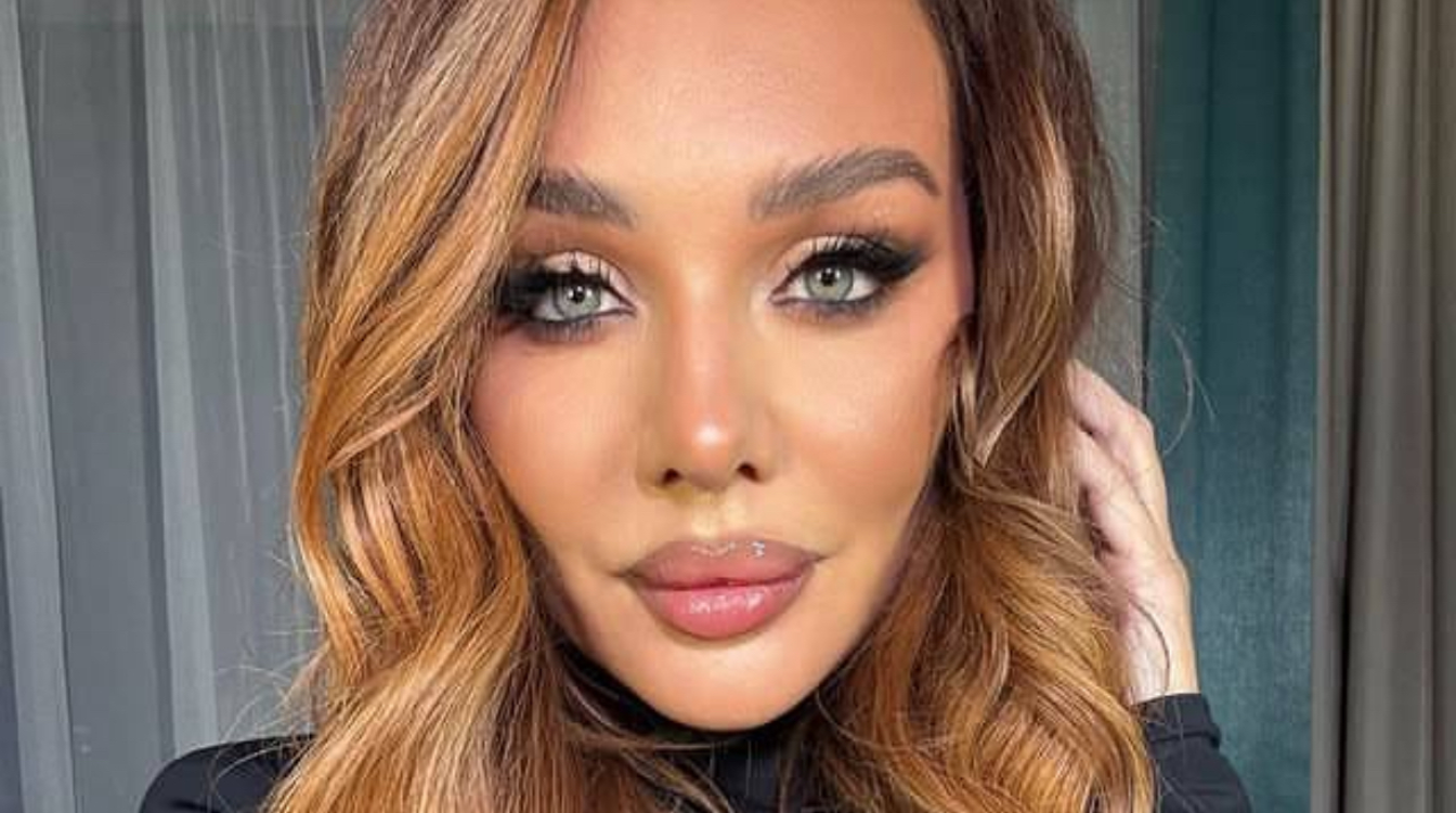 Қарау үшін оны ренжітіп жатқанынан оянып кетті