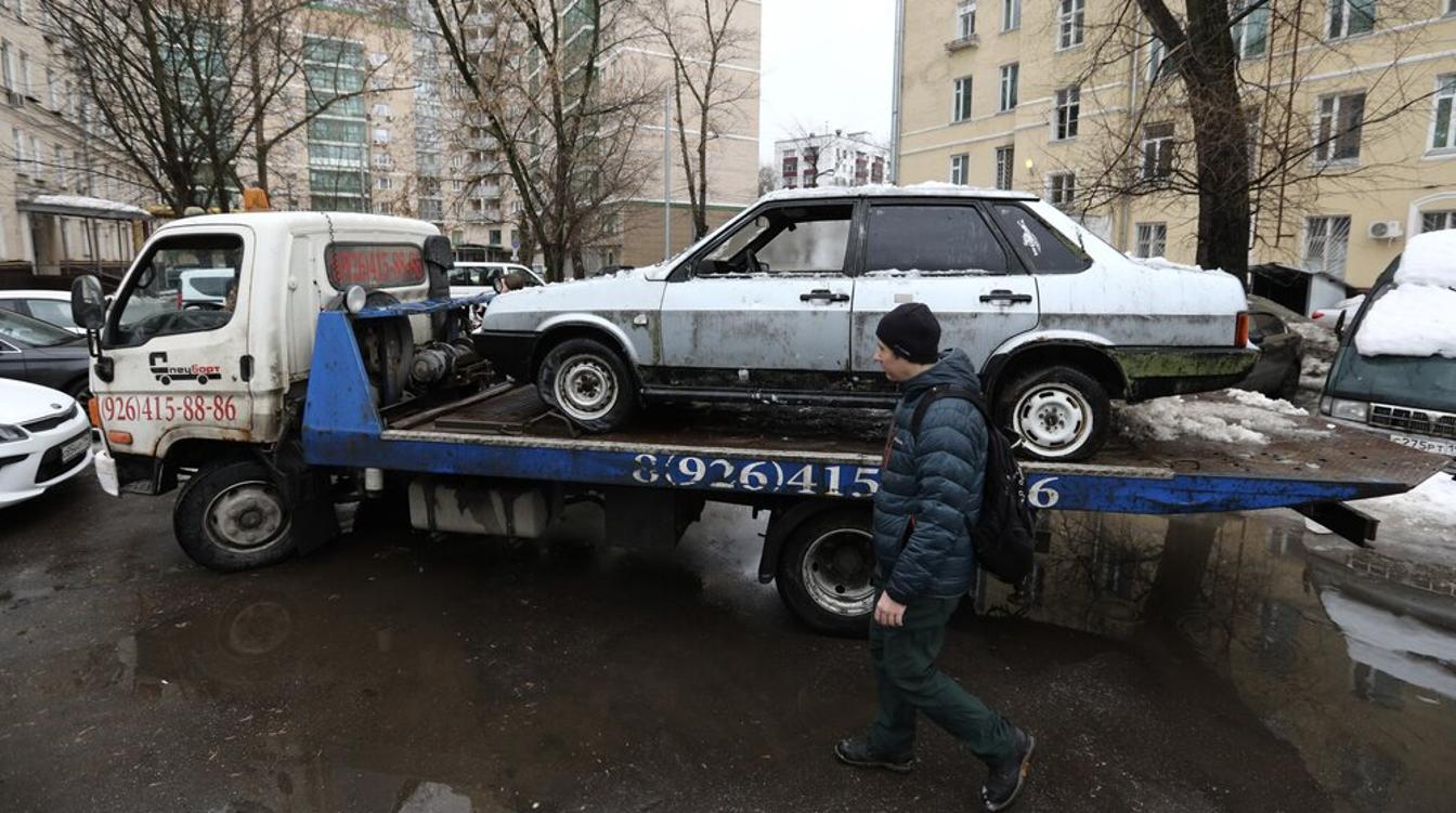 Москвичи с помощью сервиса Вывоз ненужных вещей сдали более трех тысяч тонн мебели и техники