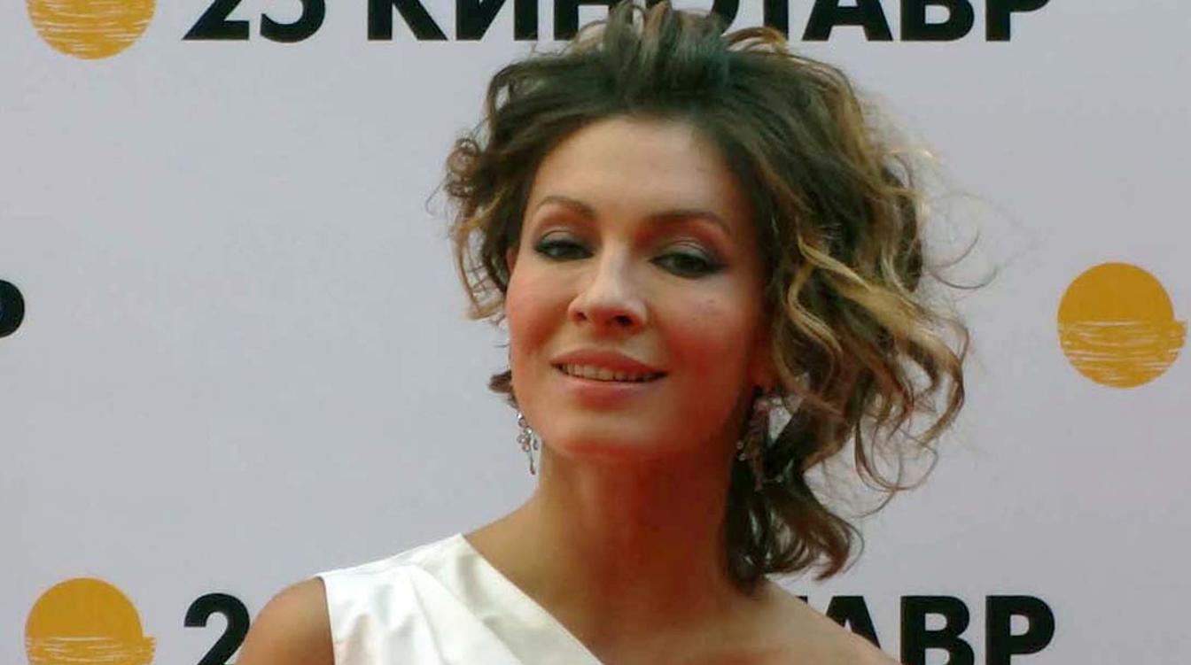 46-летняя звезда "Кухни" Подкаминская скинула одежду и осталась в одном белье