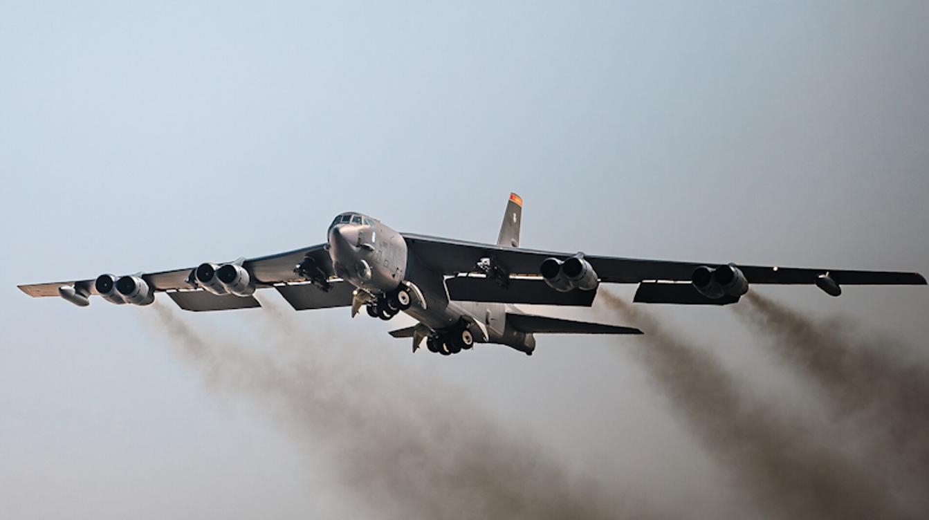 "ВО": НАТО отработало авиаудары в 50 км от границы с Россией