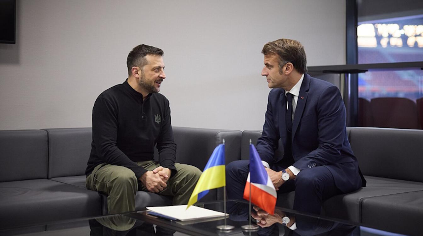 WSJ: Европа уговаривает Зеленского "не поддаваться" требованиям Кремля