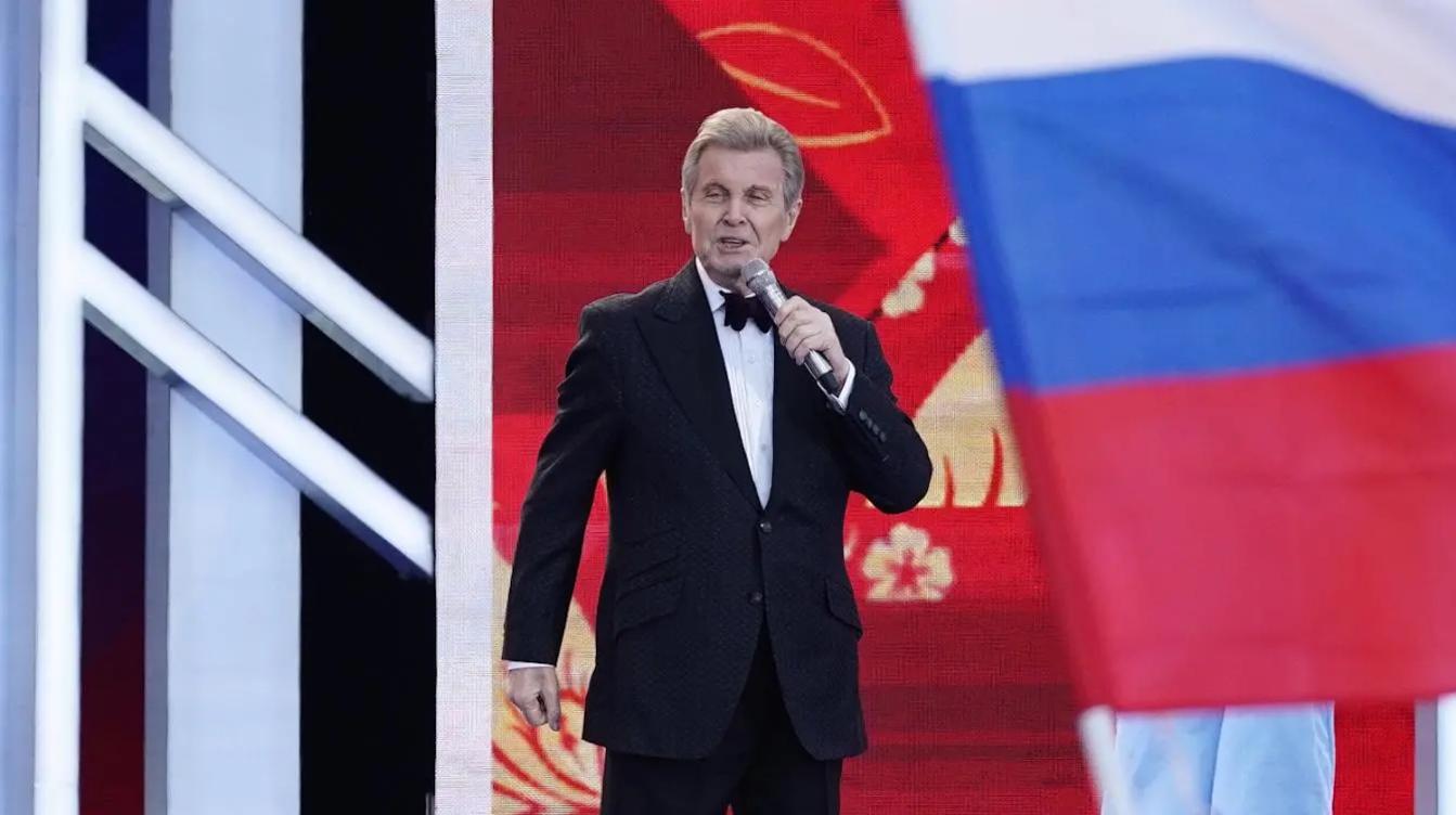 Лещенко отказал жене в подарке на 8 Марта