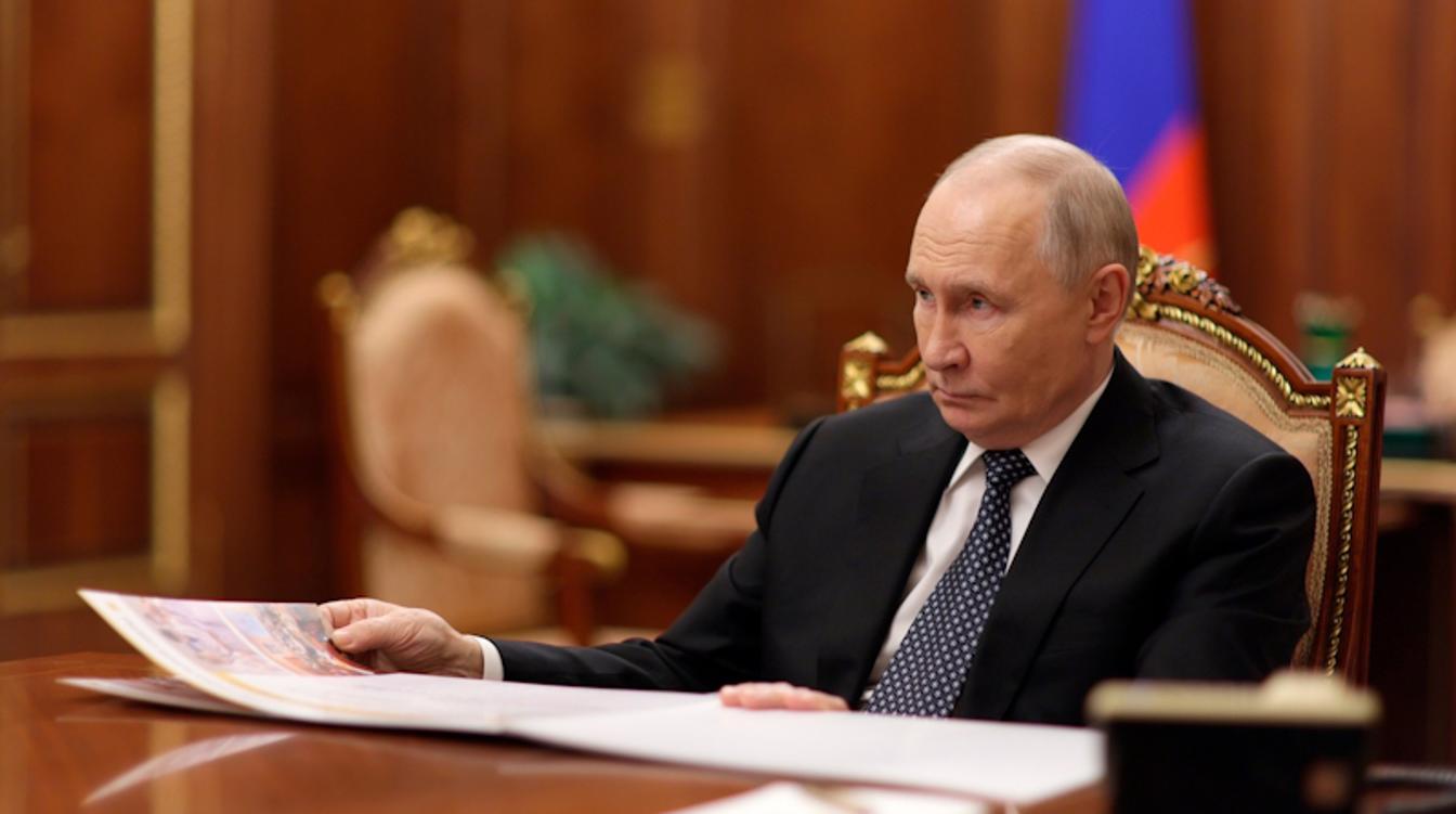 Путин указал главе российского региона на убитые дороги: 