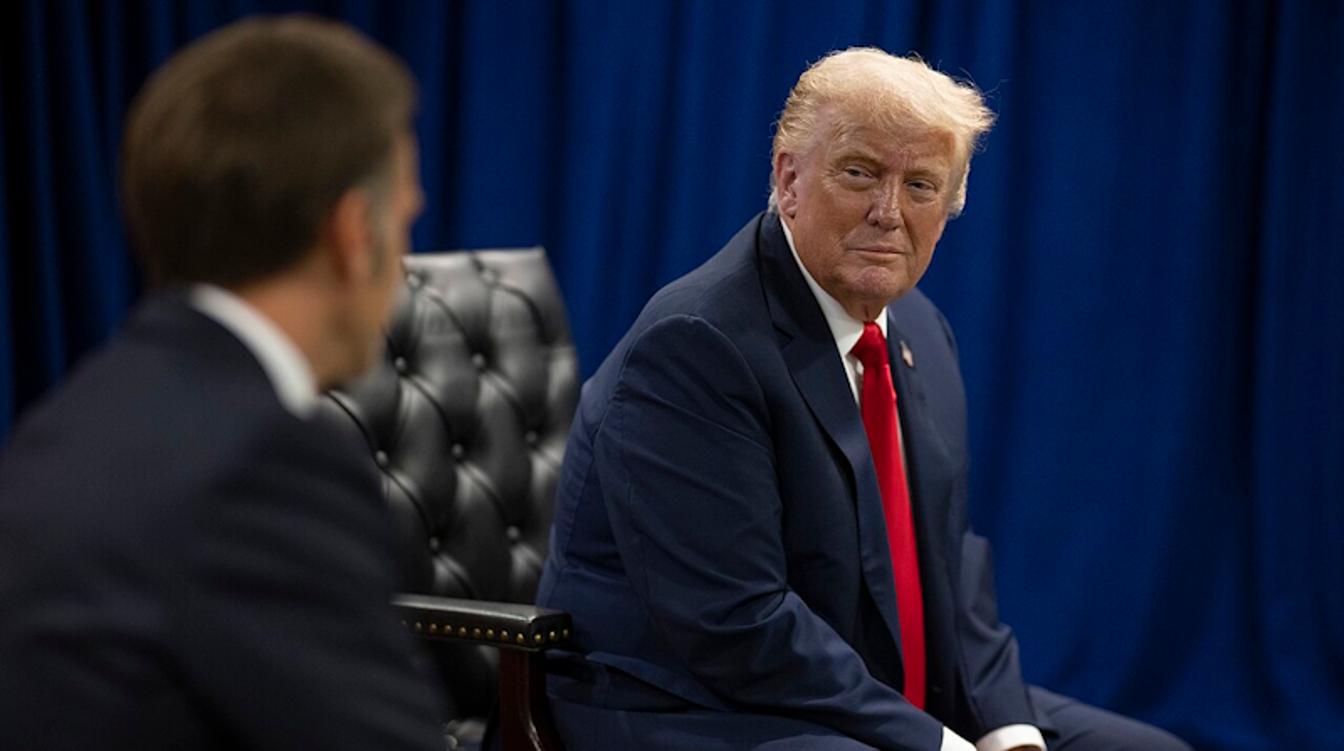 "НАТО в реанимации": слив переписки Макрона и Трампа привел Европу в ужас