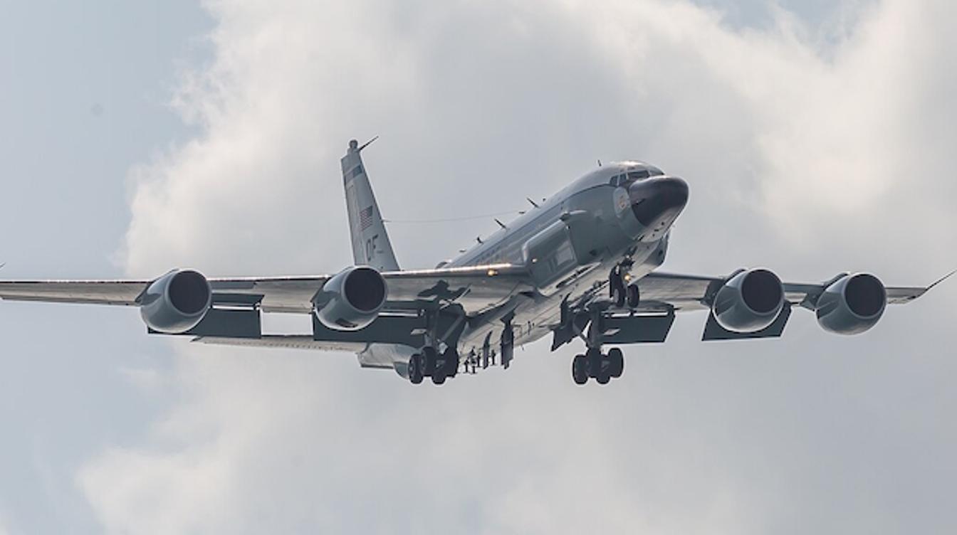 Передают данные Киеву: эксперт объяснил появление авиации НАТО у Крыма