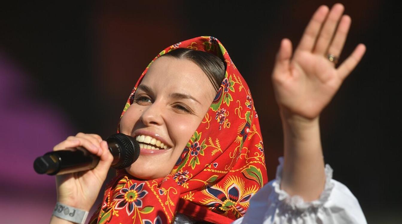 Критик публично пристыдил Куртукову за обвинения Кадышевой в фонограмме