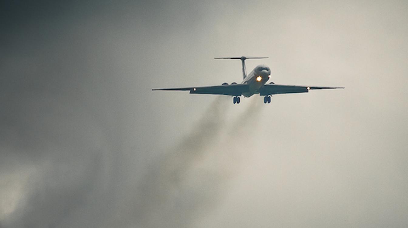 США в тревоге: в Венесуэле приземлился военный самолет России