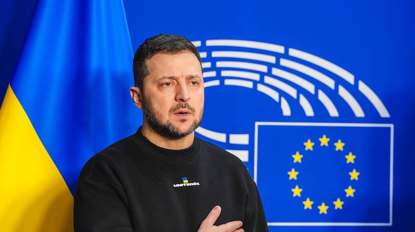 Зеленский пожаловался Западу на сокрушительный удар по украинскому ВПК