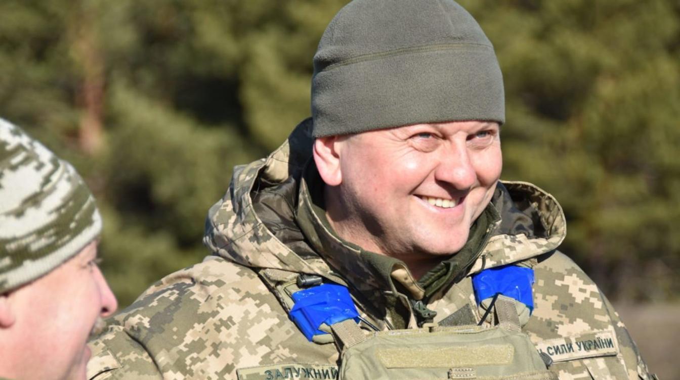 Залужный публично напал на Зеленского: подробности