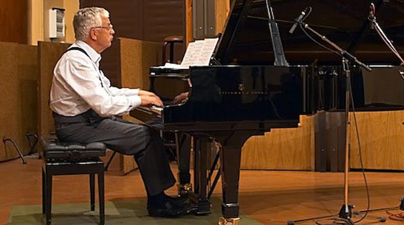 Раймонд Паулс угодил в грандиозный скандал после критики фестиваля в Латвии