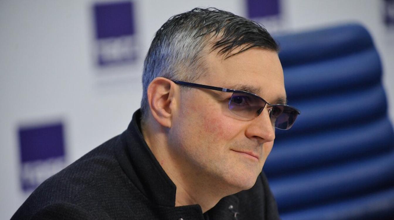 Молодая жена Бероева оборвала все связи с друзьями после встречи с актером