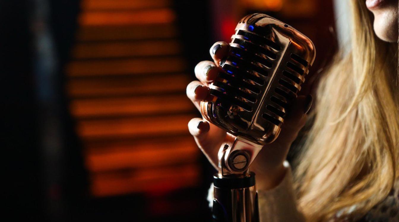 Психолог увидел нарциссизм у Распутиной на фоне ее отношений с детьми