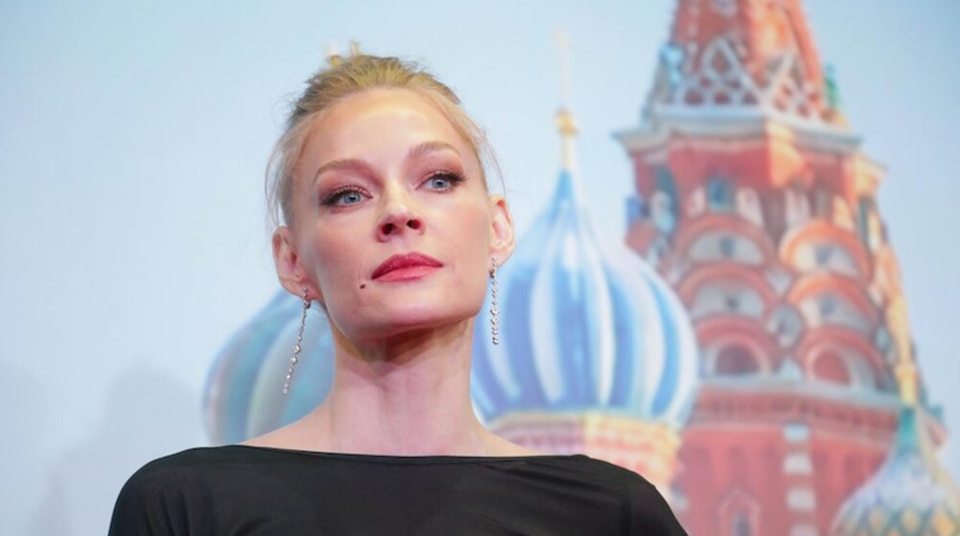 Ходченкова крупно оконфузилась на премьере из-за порванного платья