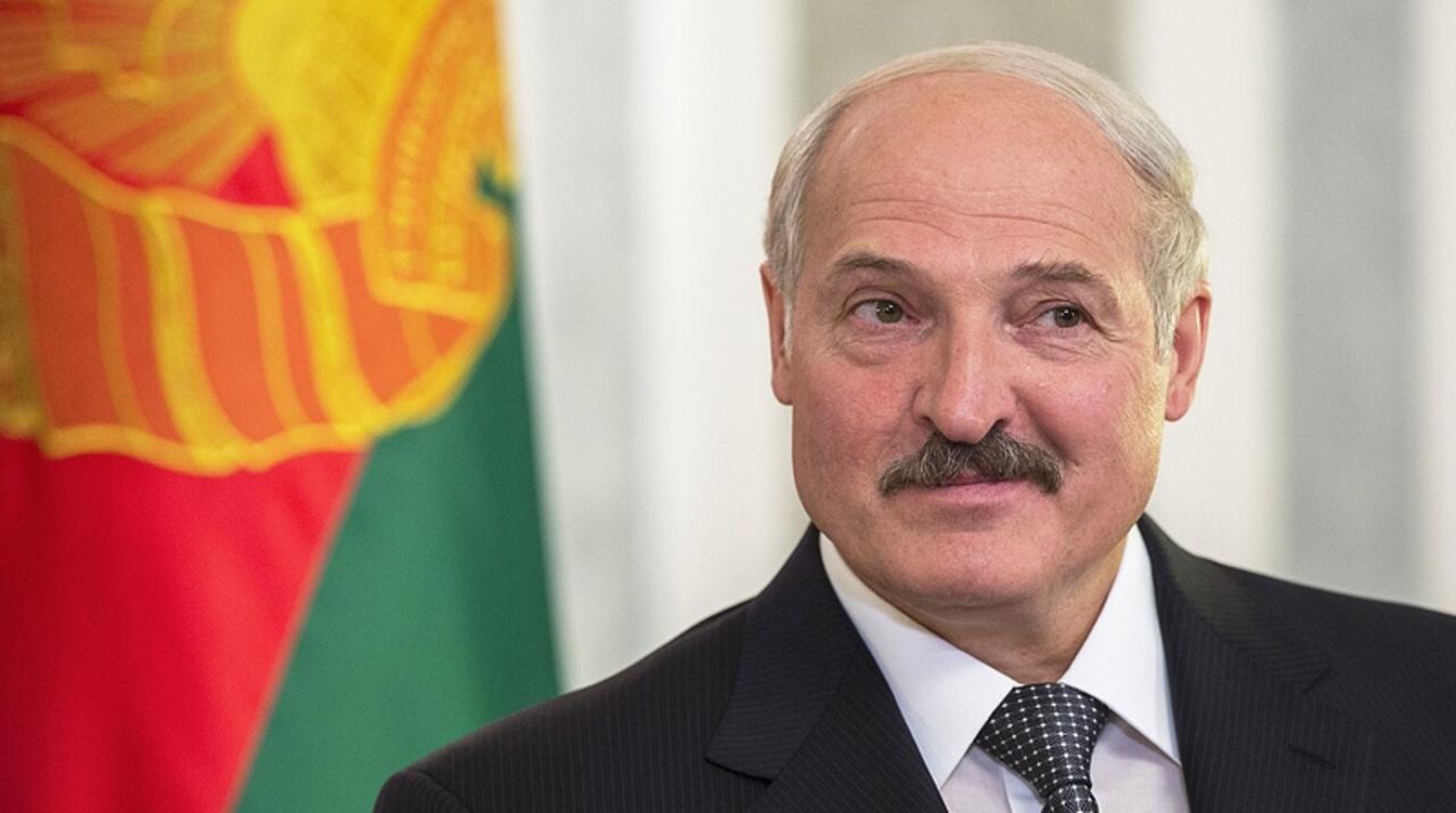 "Не вякать и не лезть": Лукашенко пригрозил НАТО "Орешником"