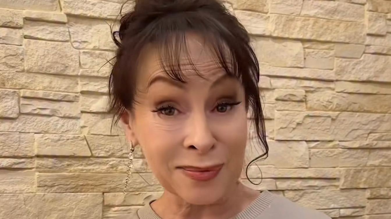 У певицы Марины Хлебниковой нашли опухоль