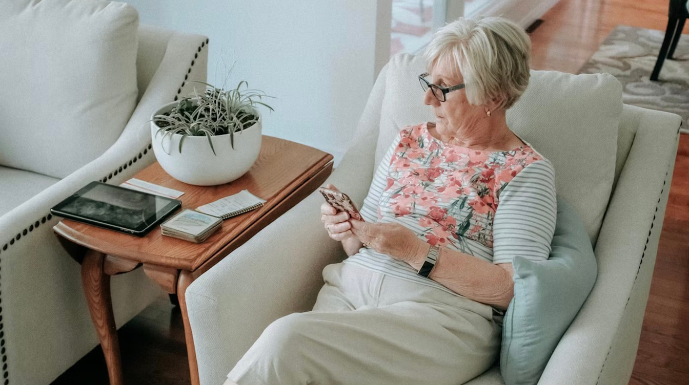 "Пенсионные аферисты" обманывают россиян: власти выступили с предупреждением