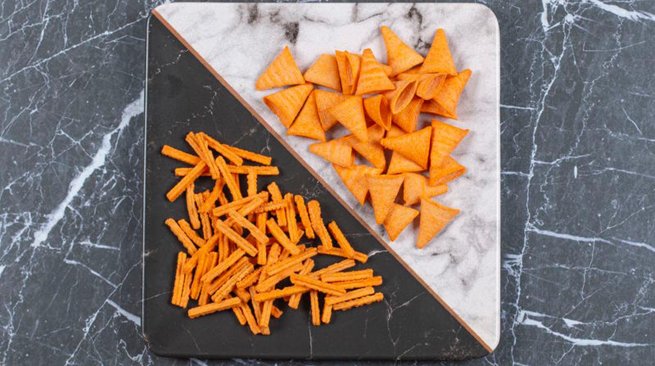 Ученые раскрыли, какие продукты уже 50 лет толкают человечество к перееданию