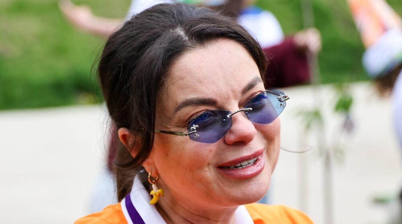 "Муж контролирует мое меню": Королева села на диету после резких слов Тарзана