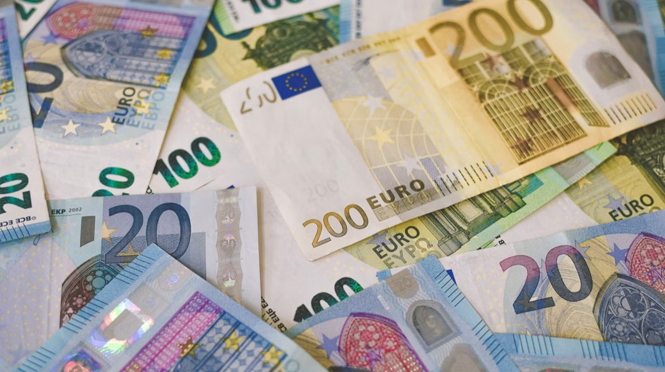 Пенсионеры продали маску за 150 евро, а антиквар перепродал ее за 4,6 миллиона