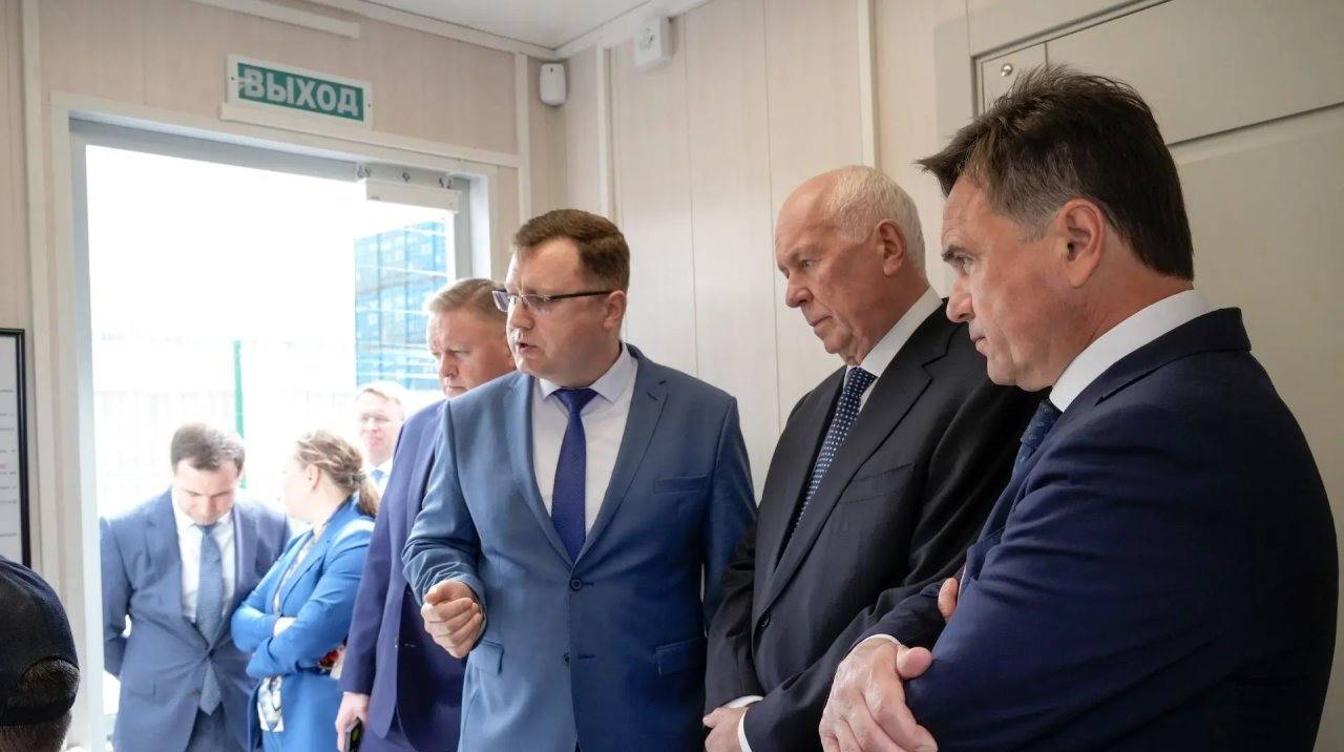 Воробьёв и Чемезов открыли в Подмосковье терминал хранения контейнеров с рентген-досмотром
