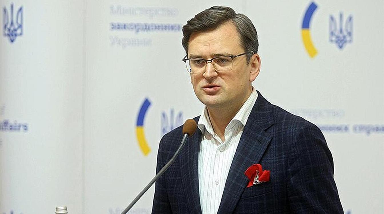 Кулеба запаниковал из-за ударов по Киеву и призвал украинцев спасать "кукуху"