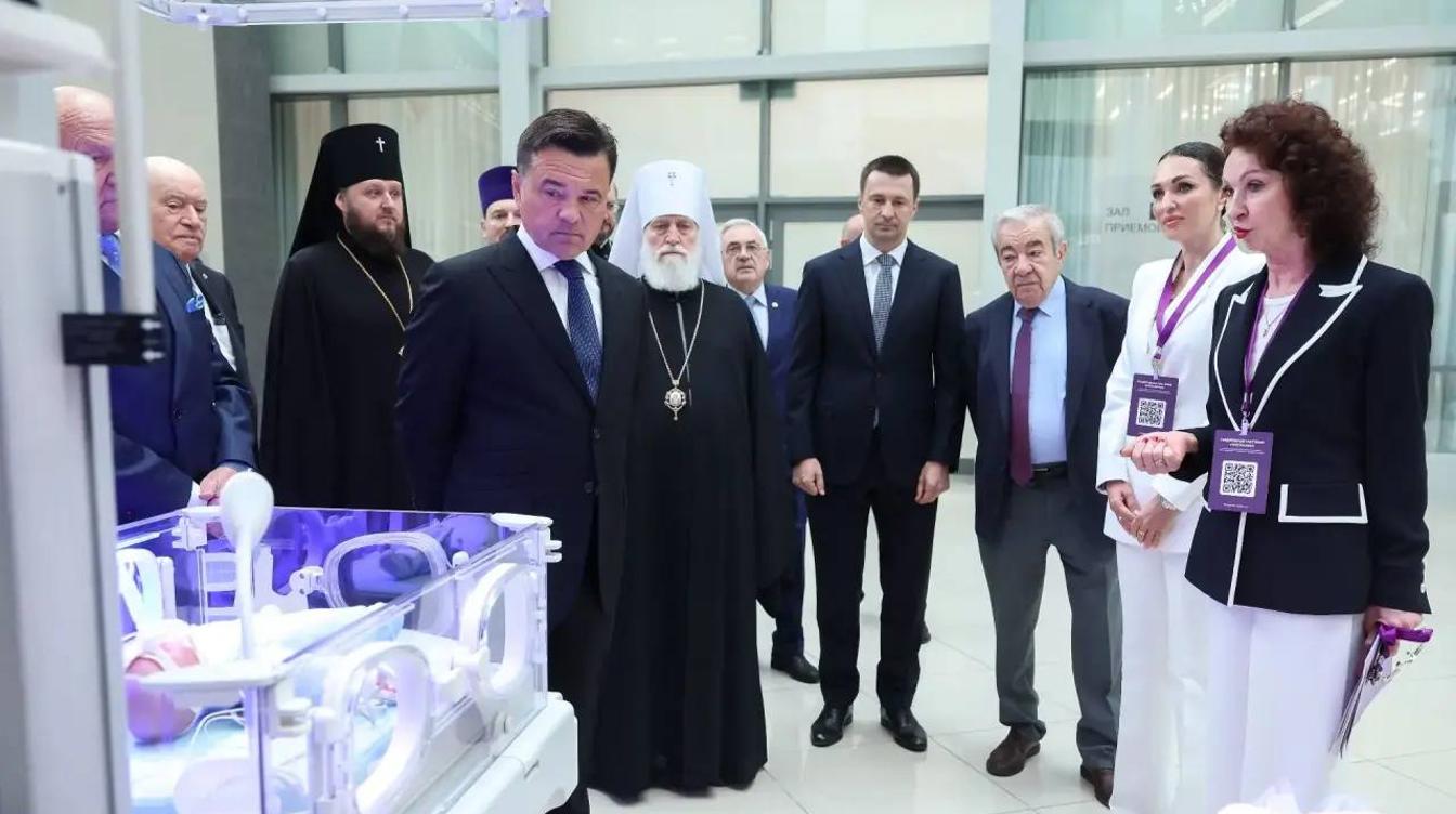 Воробьёв открыл конгресс по перинатальной медицине и наградил врачей-акушеров