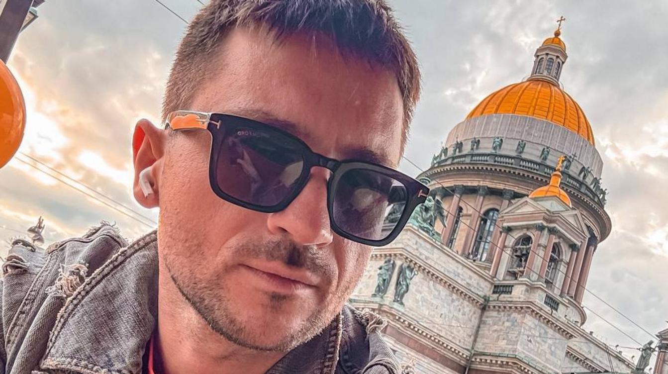 Сергей Лазарев устроил сюрприз выпускникам школы в Нижнем Новгороде