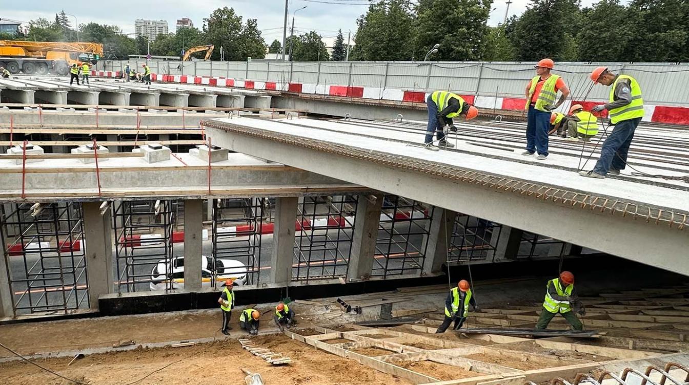 Реконструкция Воробьевского путепровода завершится до конца года — Мэр Москвы