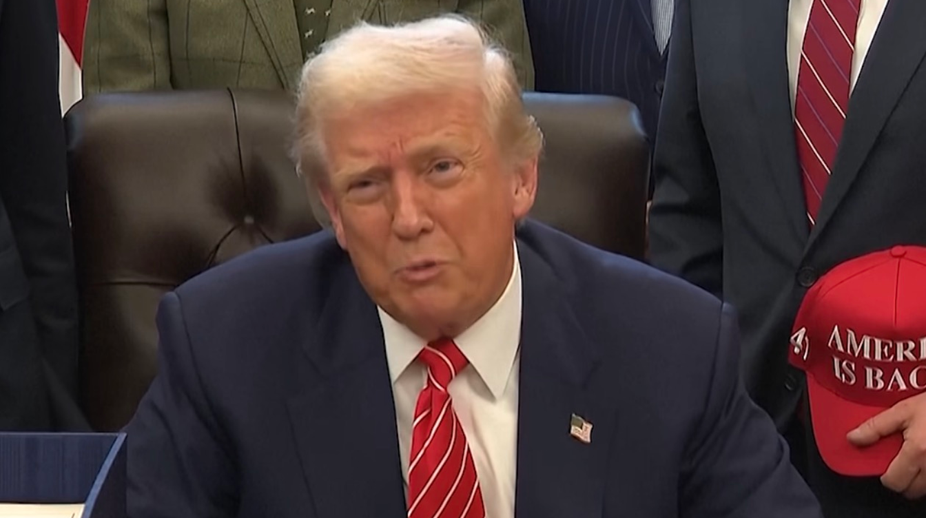 Пожирают заживо: Трамп выдал жуткую правду о Европе