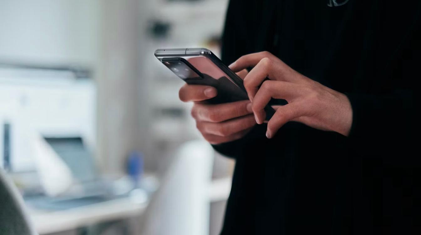 MAX и CRM: как бизнесу не терять обращения клиентов