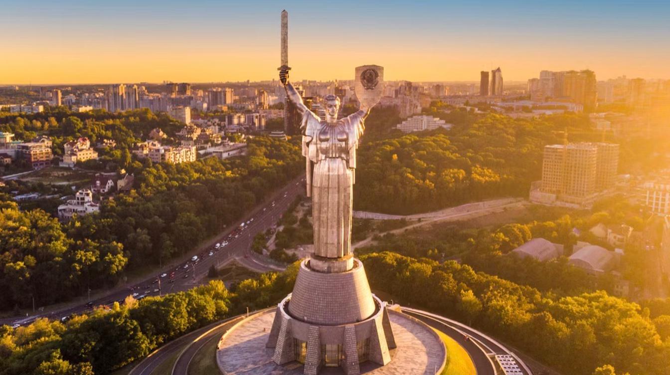 Киев обнищает: в США раскрыли страшные последствия ударов Армии РФ