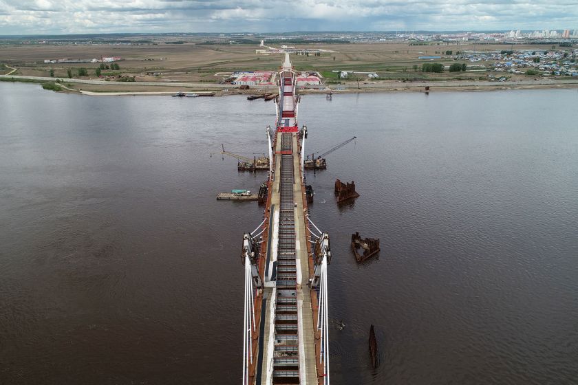 Трансграничный мост между Россией и Китаем, который с Российской стороны возводит компания Руслана Байсарова